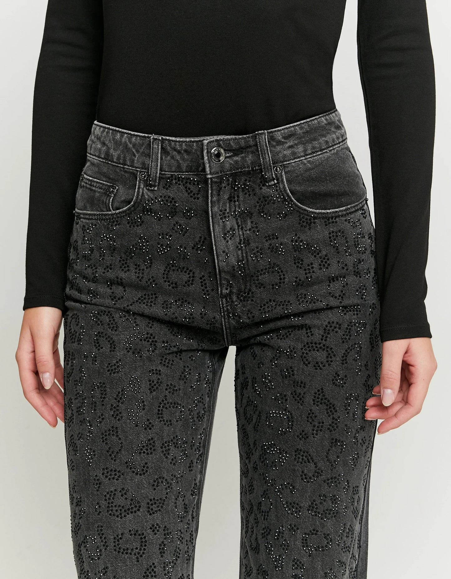 Jeans Negros Rectos Con Patrón De Leopardo De Strass.